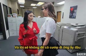 4P cổ điển! Cô gái mỉm cười trong đôi tất trắng thực sự rất giỏi trong việc vui vẻ!