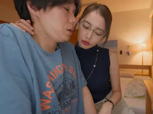 Hãy tắm tinh trùng! Bà nội trợ dâm đãng muốn cưỡi con cặc cứng của anh