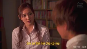 Cốt truyện được thực hiện tại chỗ để bắt cô chủ và ép cô uống bia (video tùy chỉnh để quảng cáo)