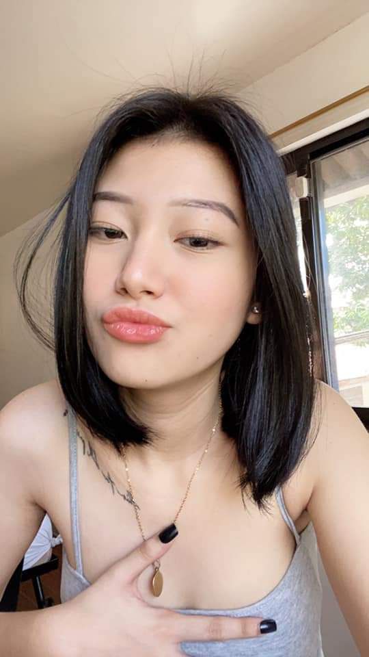 Anh chàng đeo kính đã trả rất nhiều tiền để quan hệ với một cô gái trẻ bên ngoài và quan hệ với anh trai mình...