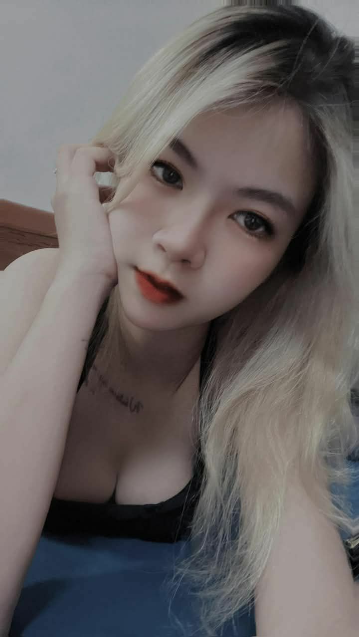 Cặp đôi trẻ quan hệ bằng miệng ở cầu thang, quan hệ và kích thích bạn gái quan hệ bằng miệng thật tuyệt, con cặc dài quấn chặt đang sôi sùng sục, cặp mông đẹp bị thâm nhập từ phía sau và một cú quan hệ mạnh bạo được thực hiện ở chế độ HD